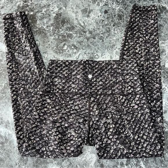 Lululemon leggings | full length | size 10  | stitching in excellent condition!! - Picture 2 of 6